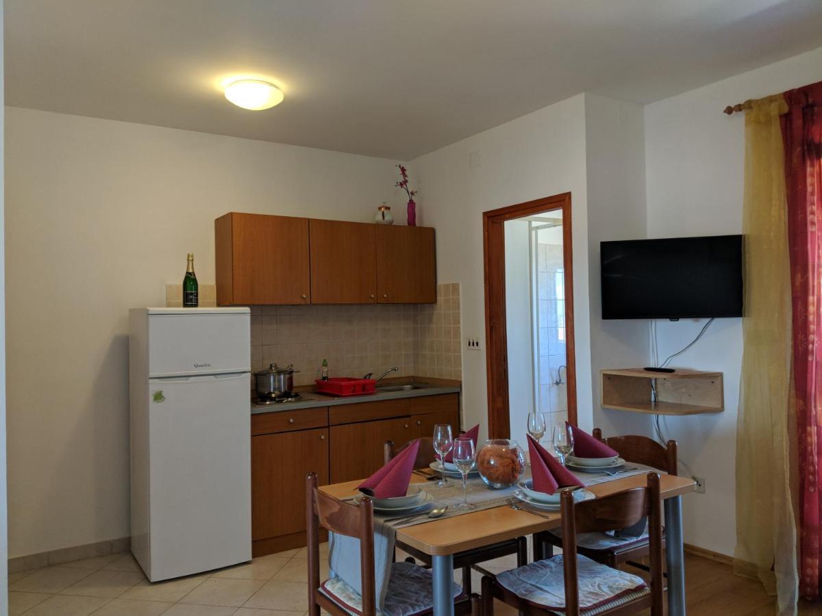 Apartmani Cosic Ante Dobropoljana Exterior foto